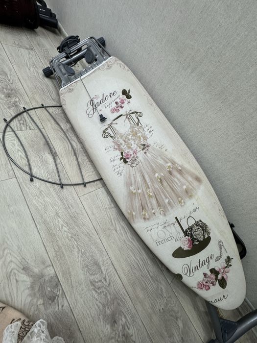 Гладильная доска с розеткой