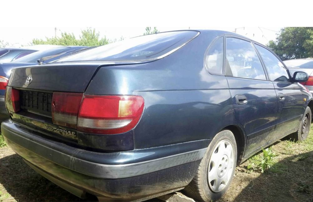 Toyota Karina e Карина е в разборе