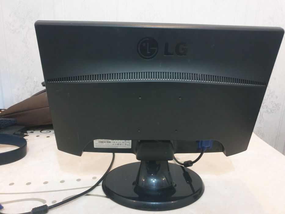 Манитор прадаётся LG в хорошим состоянии