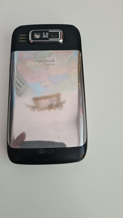 Nokia E72 и зарядно