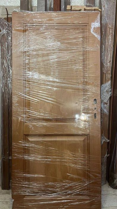 2 ВРАТИ МАСИВ ПРОДАВАТ СЕ в комплект с каси и первази,