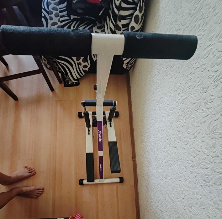 Фитнес уред степер от марка Schneider Sports, предназначен за домашна употреба.