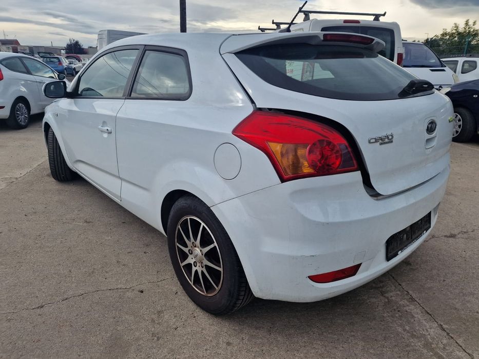 Dezmembram Kia Ceed 2011 1.4 benzina