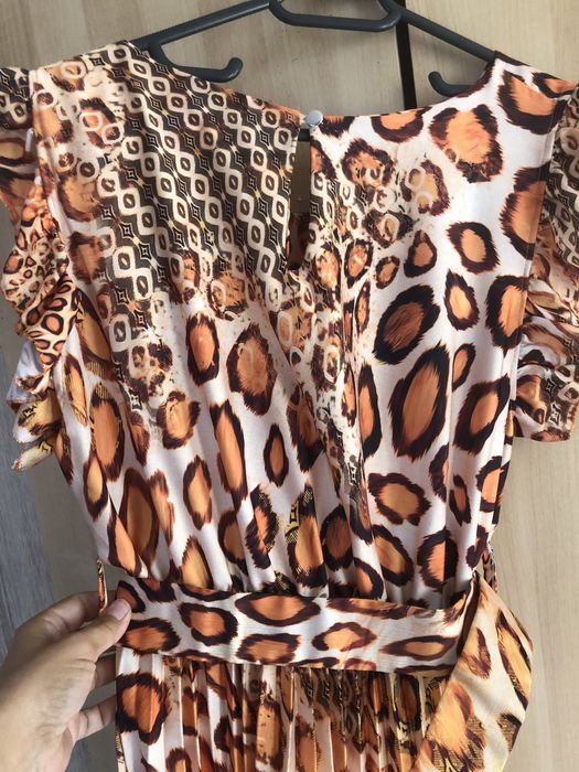 Vand rochie cu pliuri, subtire, de vara