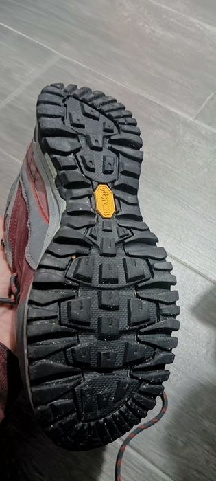 Vând Bocanci Millet Dama, 38, Visiniu/ Gri