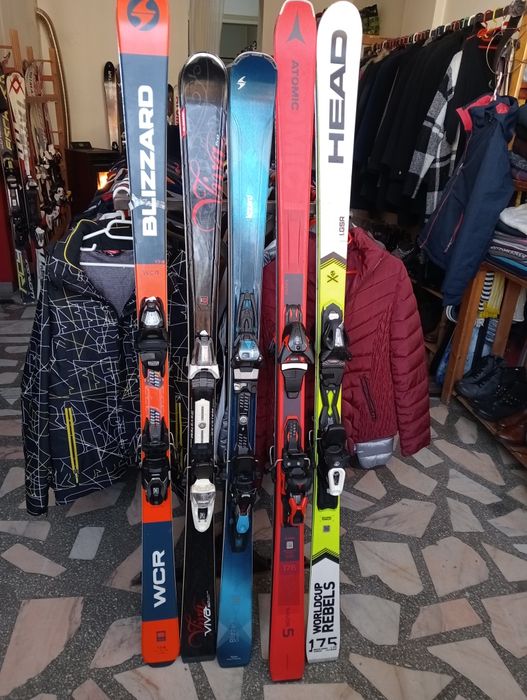 Vând skiuri/schiuri și snowboard