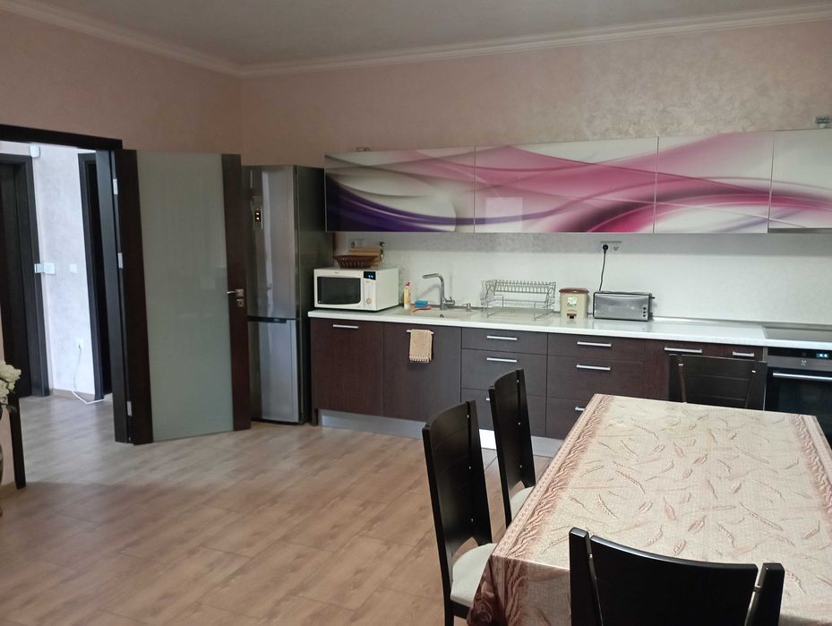 Дава се под наем Къща в Варна, Цветен квартал - 140 кв.м за 1200 € - Снимка #12