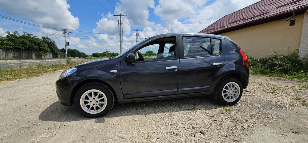 Vând Dacia Sandero
