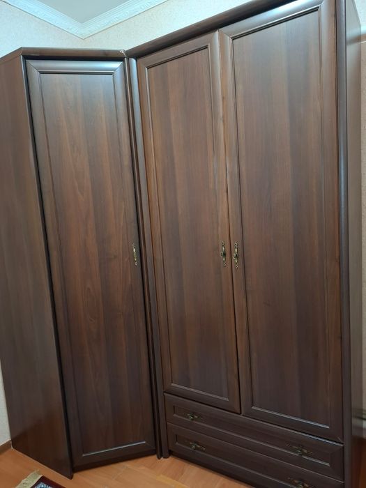 Продам трехдверный шкаф