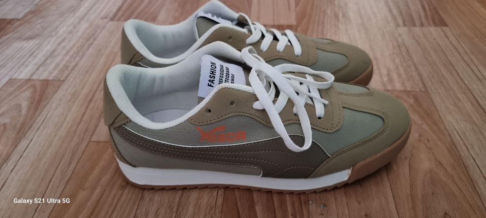 Кроссовки для повседневной