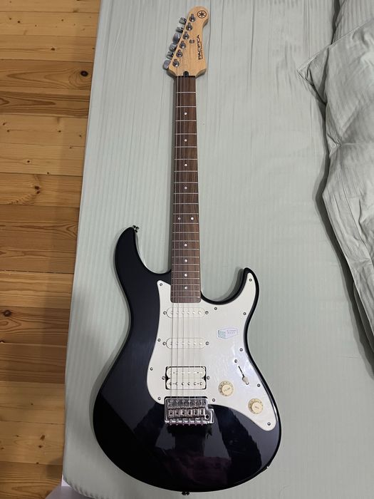 Электрогитара Yamaha Pacifica 112J