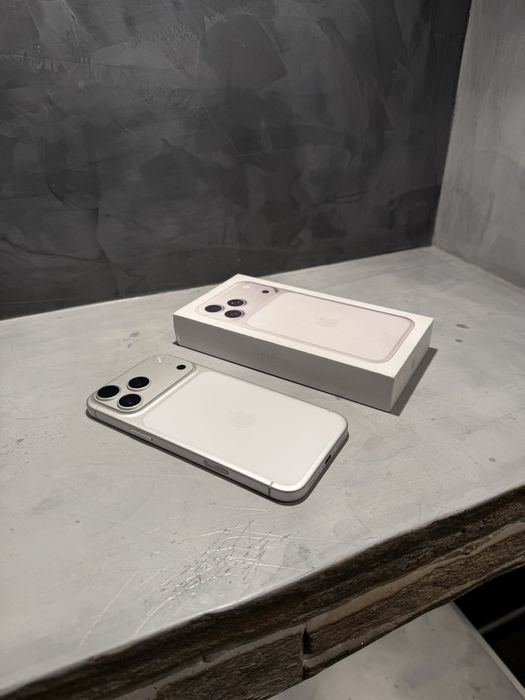 КАТО ЧИСТО НОВ Iphone 17 Pro Max Silver