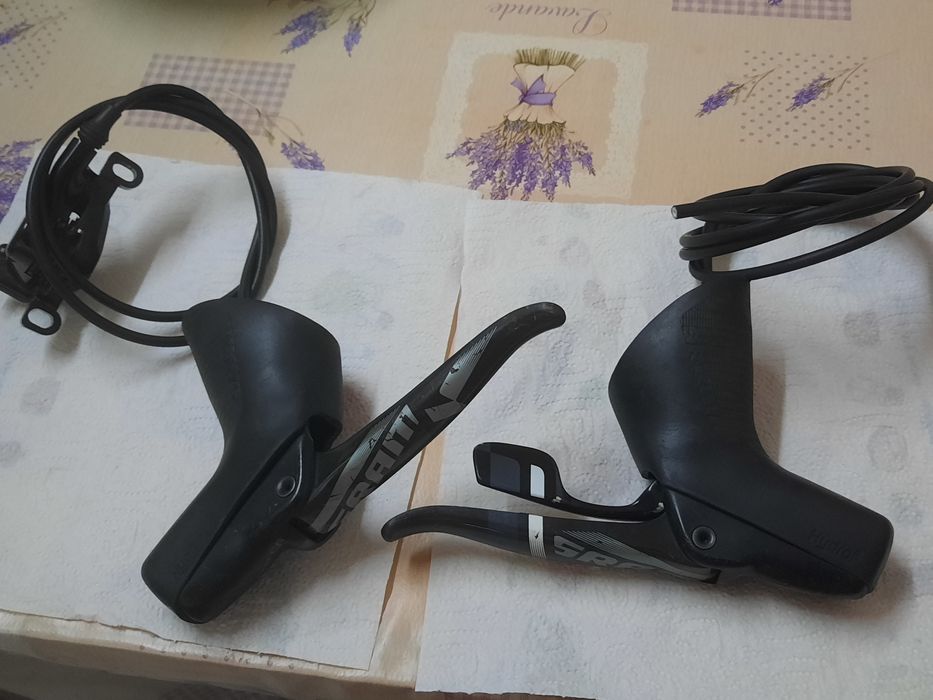 Vand o pereche de manete hidraulice    SRAM FORCE.