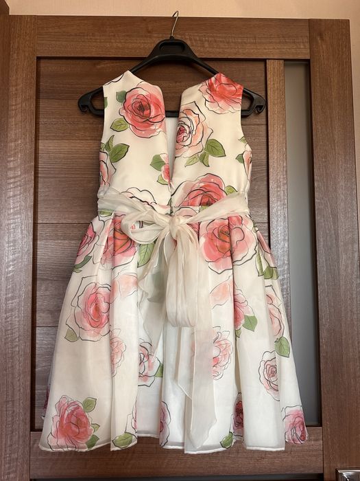 Нарядное платье для девочки 134-140