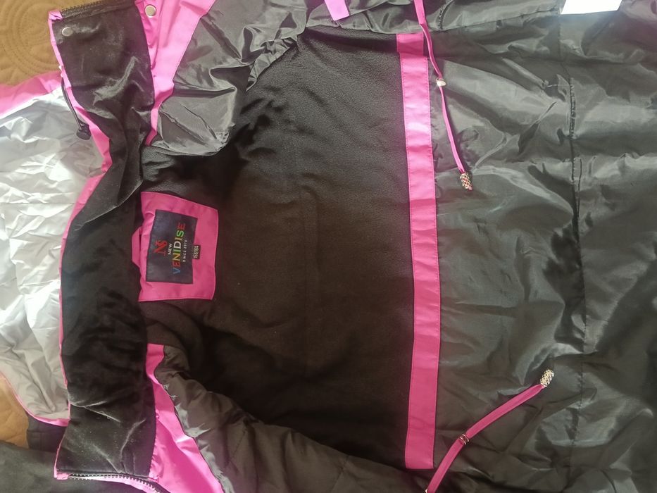 Продам ДЕМИСЕЗОННУЮ куртку для девочки 158