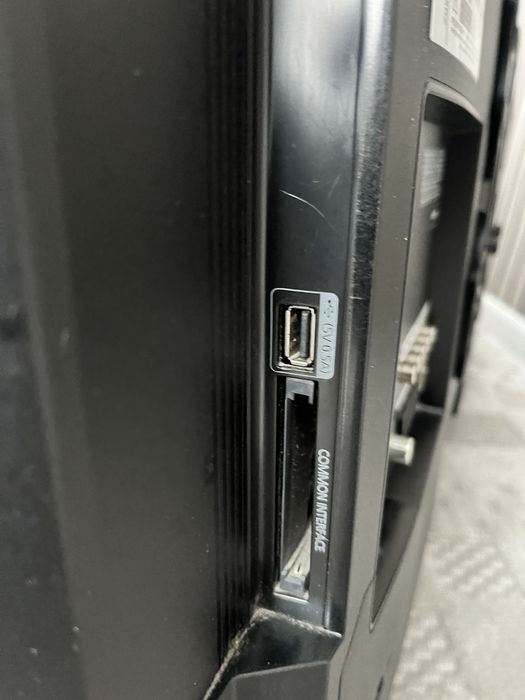 Продам телевизор Samsung D40, с кронштейном