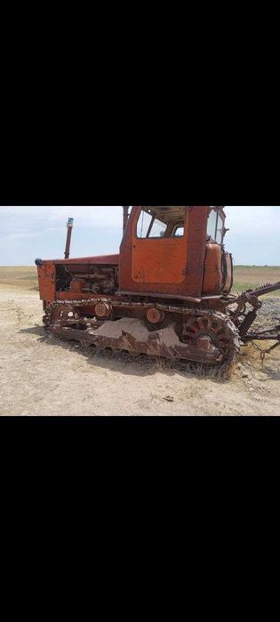 Продаётся трактор АЛТАЙ т4 с пулугом на ходу.