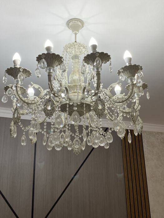 Люстра в хорошем состояний