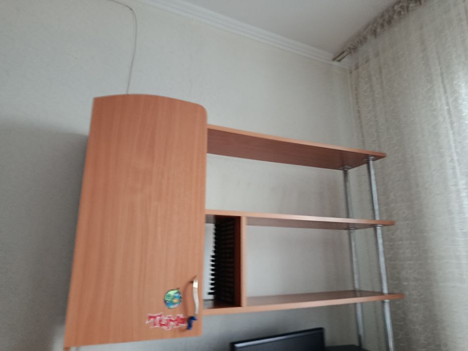 Бесплатно отдаем стол в добрые руки