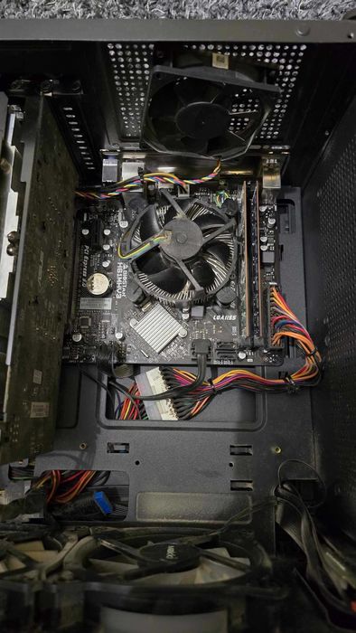 Гейминг Компютър, Монитор HP, Гейминг микрофон на Trust