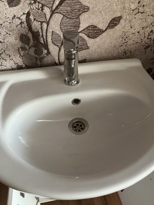 Тумбочка с умывальником