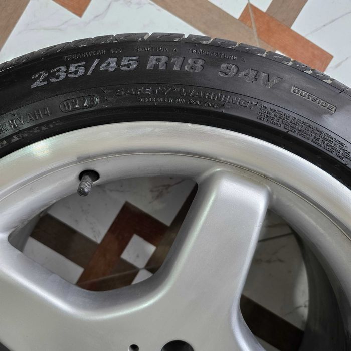 R18 5x112 saka diskalar balonlari bilan 235/45 - 4 dona (b/u)