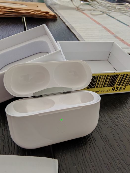 Airpods pro charging зарядно за слушалки