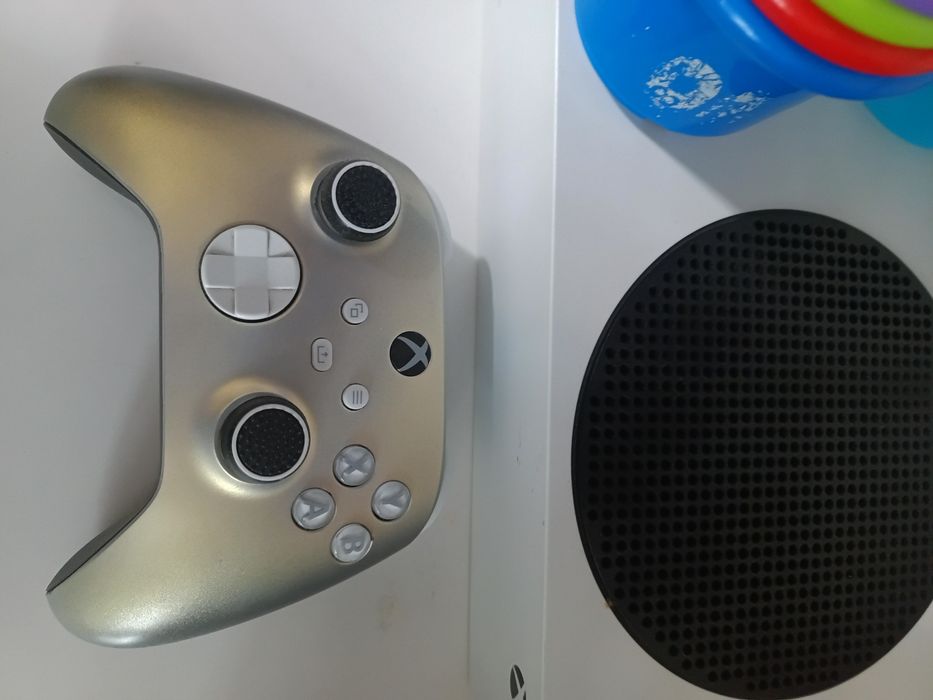 Продам Xbox series s + hdd 2tb