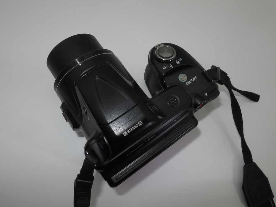 Nikon Coolpix L830 компактен цифров фотоапарат с огромен 34х оптичен зуум, дигитална камера Full-HD видео клип, и флип екран, като НОВА, рабои отлично