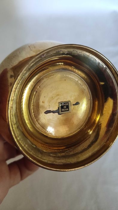 Петорен лот от кани и вази и чаша от масивен месинг