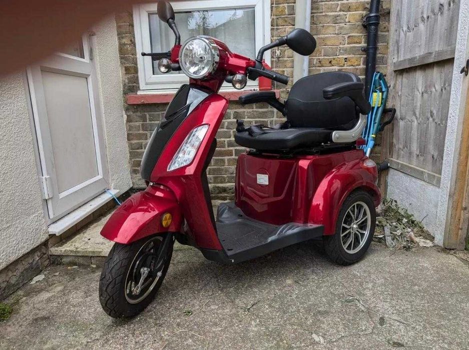 Triciclu Scuter Carut electric pt persoane cu disabilitati sau batrani