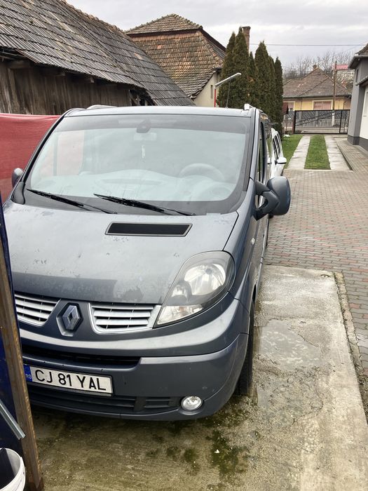 Renault trafic Passenger Blak Edition