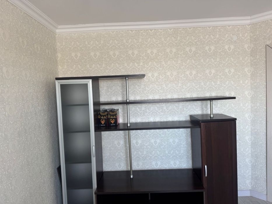 Продается для зала шкаф срочно