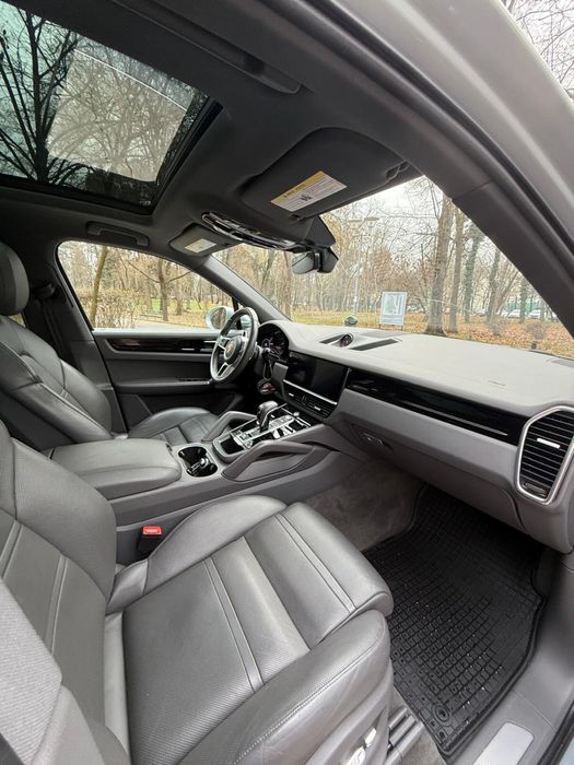 Porche Cayenne  model 2020