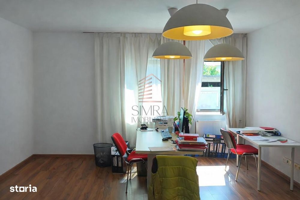 Casa ultracentrala curte comuna