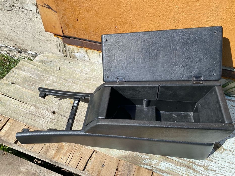 Продам подлокотник на мерседес w210