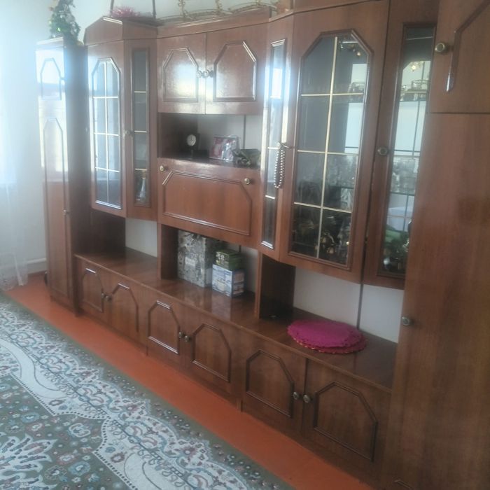 Стенка гостиной.