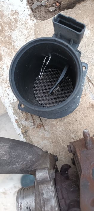 Продавам турбо и дебитомер рено лагуна 2