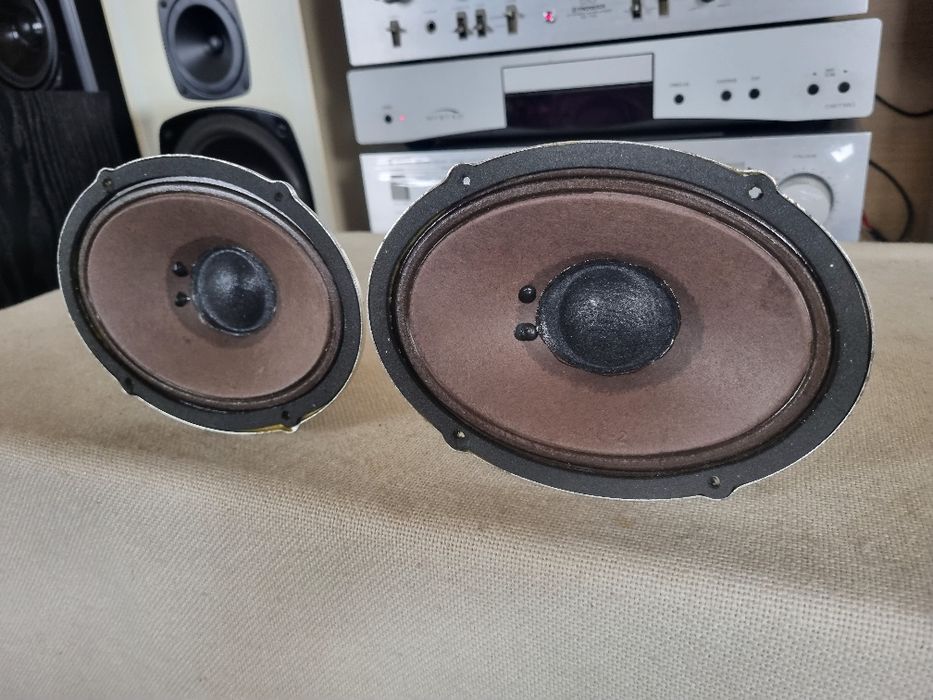 Set Difuzoare Medii Grundig. 4 ohms, 6 watts, 17,5x12,7 cm. Impecabile