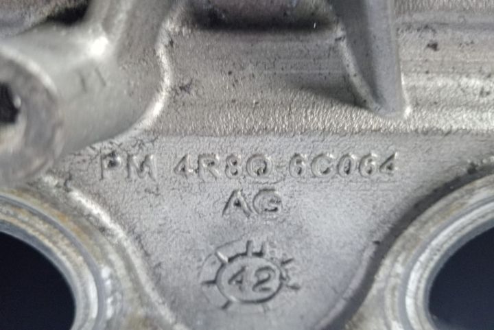 Chiulasa  completa stanga  4R8Q-6C064AG Land Rover Discovery a 3-a ge