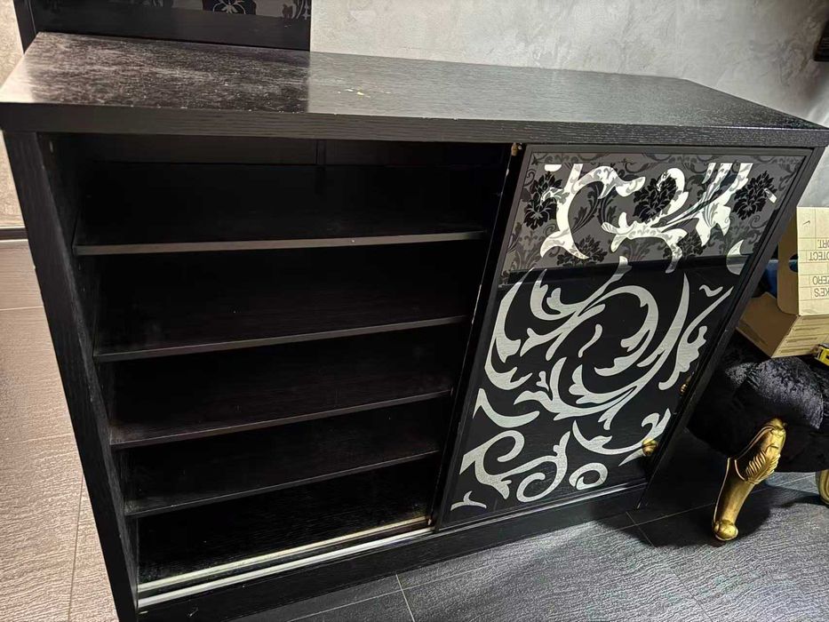 Дизайнерски Гардероб и Скрин с блум механизми,Тоалетка с лед огледало