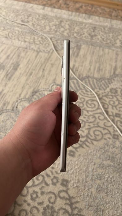 Продам VIVO V40 100к