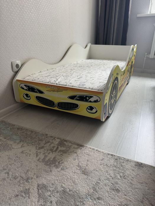 Продам кровать машинку