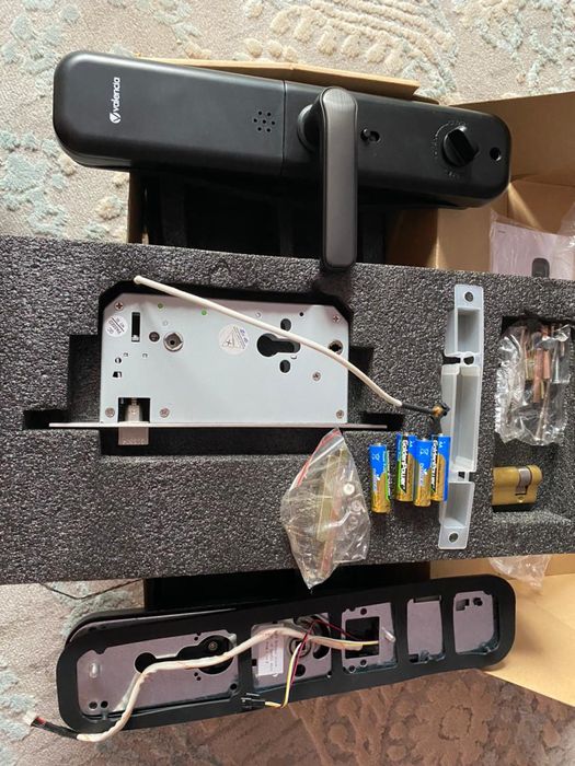 Умный замок valencia v8