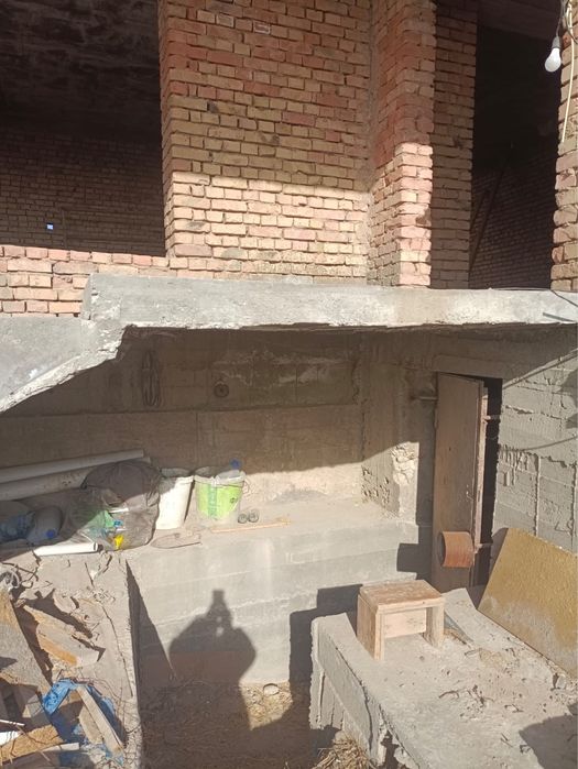 Недостроенный дом мансард