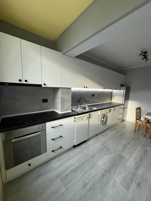 Тристаен Апартамент в Тракия