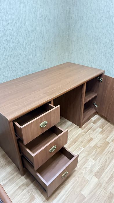 Стол компьютерный