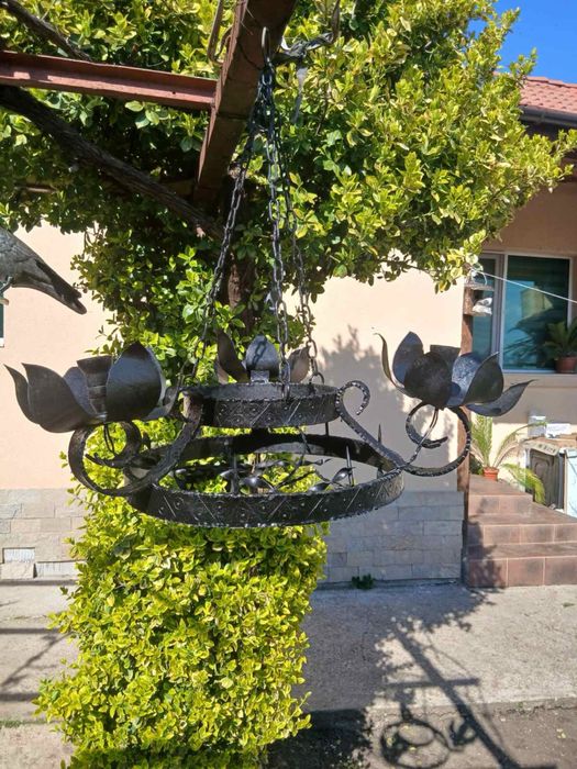 Кован  полилей висящ свещник