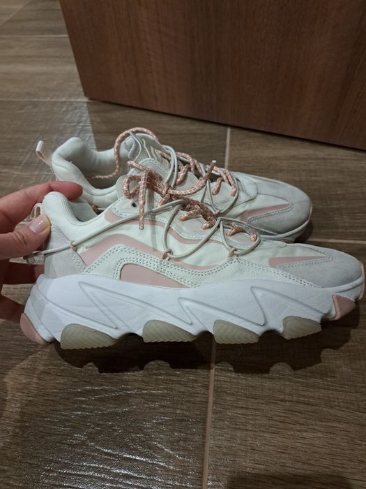 Бели спортни обувки ASH