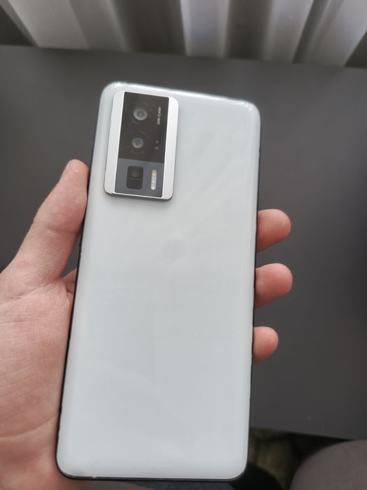 Продам смартфон Poco F5 Pro